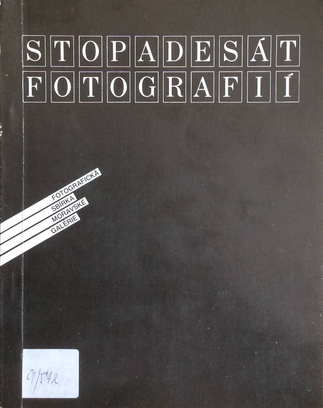 Stopadesát fotografií