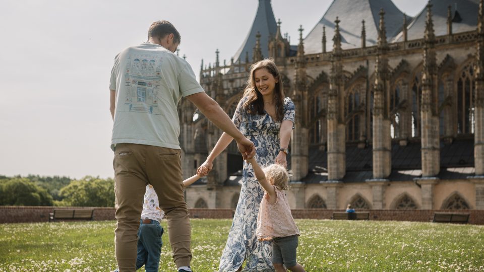 Pozvánka do GASK v Kutné Hoře – Léto plné umění, odpočinku a inspirace pro celou rodinu!