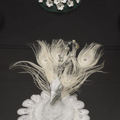 Mumie v krajkách, porcelánové plastiky a šperky Terezy Eisnerové-9412