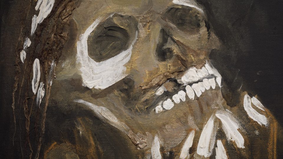 Mumie v krajkách, porcelánové plastiky a šperky Terezy Eisnerové-9433